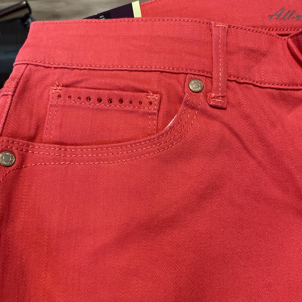 Gloria Vanderbilt Jordyn Capris in Bright Coral - Picture 3 of 5